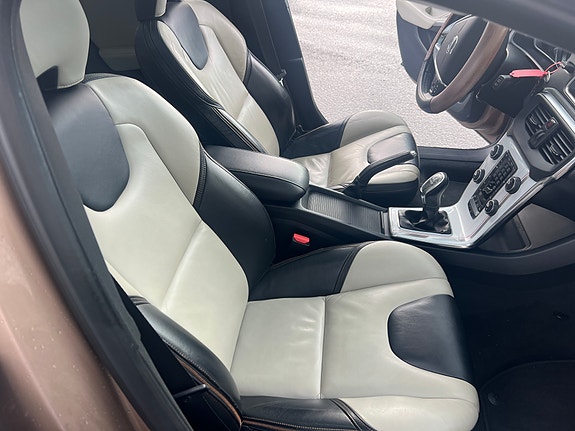 Volvo V40 Cross Country 16 of 30