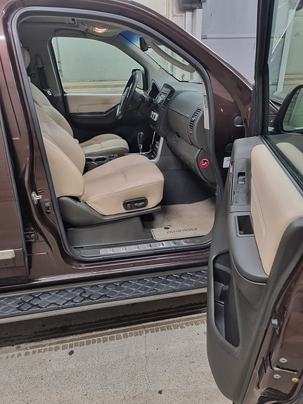 Nissan Pathfinder 22 of 30