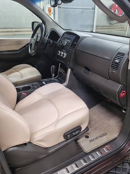 Nissan Pathfinder 21 of 30