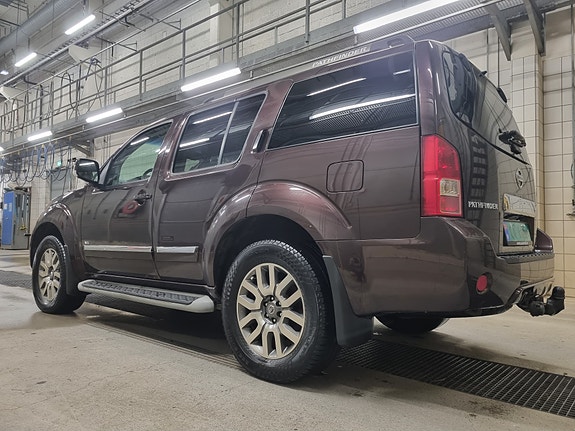 Nissan Pathfinder 7 of 30