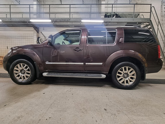 Nissan Pathfinder 8 of 30