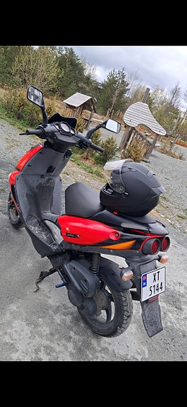Aprilia SR 50 LC 2 of 5