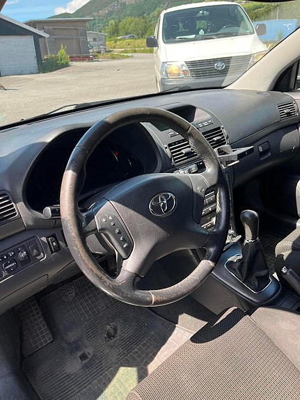 Toyota Avensis 3 of 7