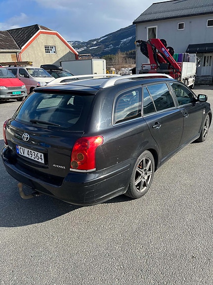 Toyota Avensis 4 of 7