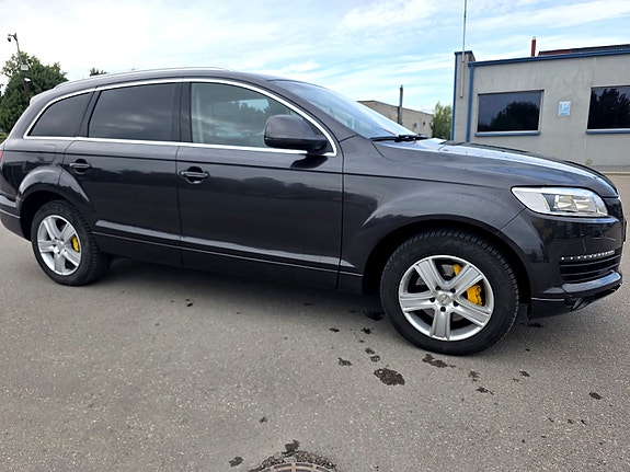 Audi Q7 2 of 9