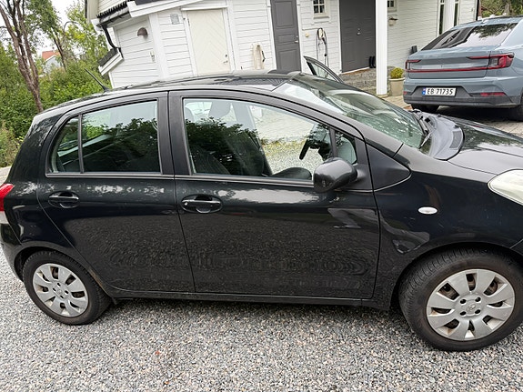 Toyota Yaris 16 of 18
