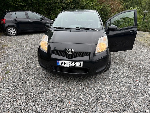 Toyota Yaris 15 of 18