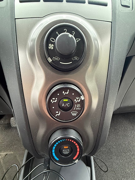 Toyota Yaris 6 of 18