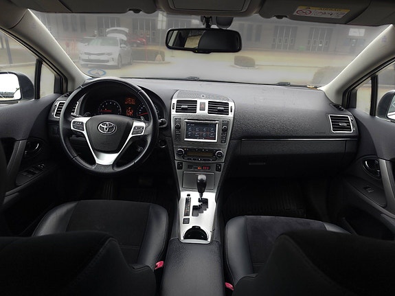 Toyota Avensis 30 of 30