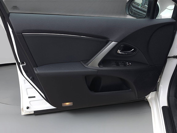 Toyota Avensis 12 of 30