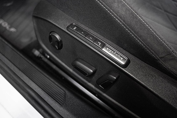 Volkswagen Golf VIII 18 of 30