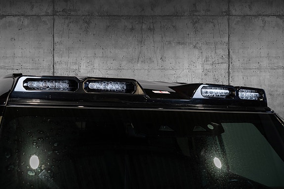 Land Rover Defender 110 22 of 30