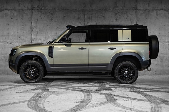 Land Rover Defender 110 8 of 30