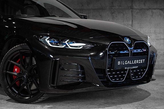 BMW i4 3 of 30