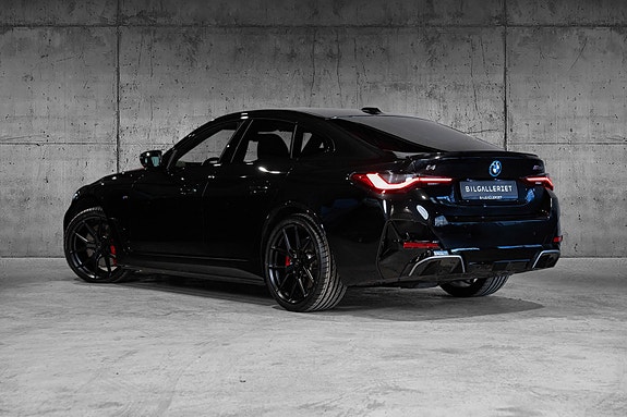 BMW i4 7 of 30
