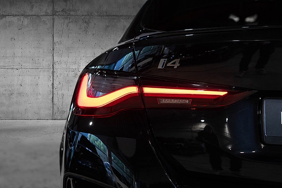 BMW i4 10 of 30