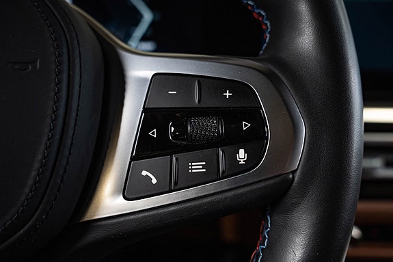 BMW i4 23 of 30