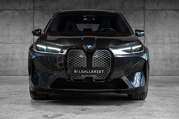 BMW iX 2 of 30