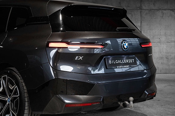 BMW iX 8 of 30