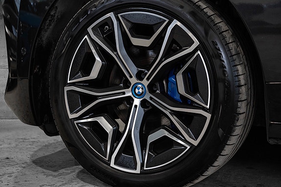 BMW iX 6 of 30