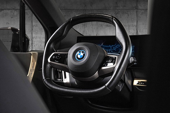 BMW iX 15 of 30