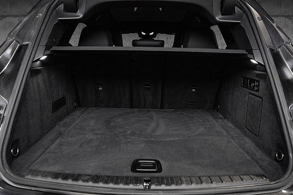 BMW iX 10 of 30