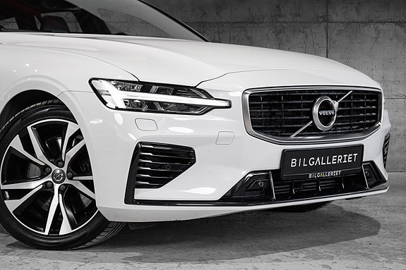Volvo V60 2 of 30