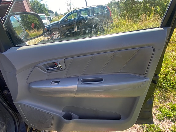 Toyota HiLux 10 of 25