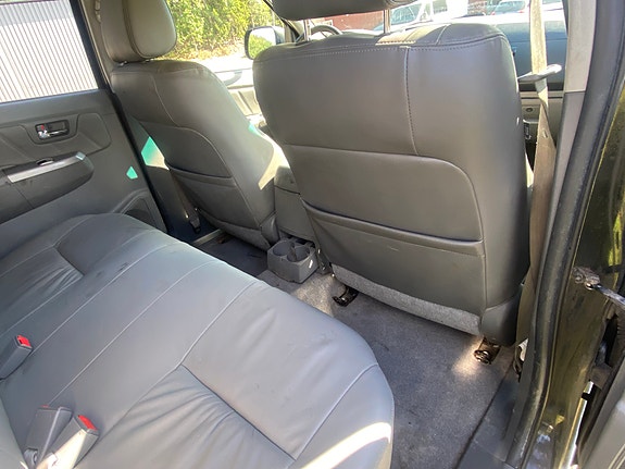 Toyota HiLux 14 of 25