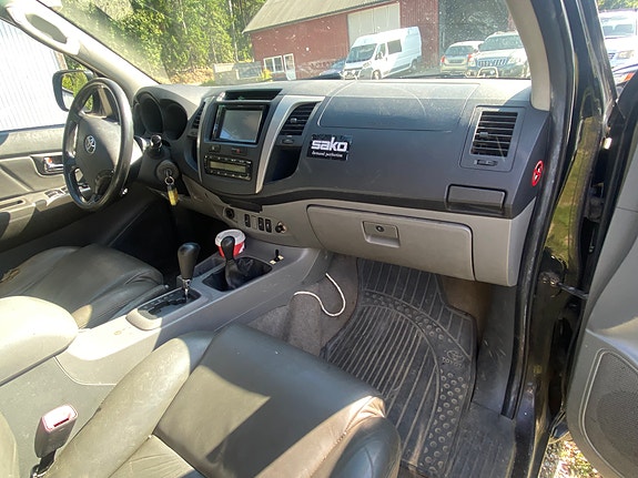 Toyota HiLux 7 of 25