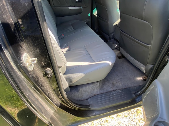Toyota HiLux 11 of 25