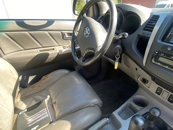 Toyota HiLux 8 of 25