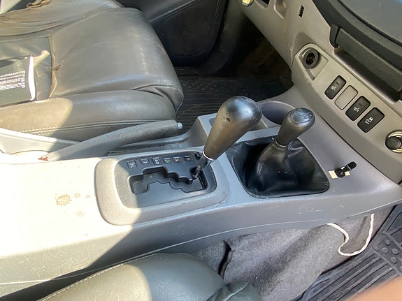 Toyota HiLux 9 of 25