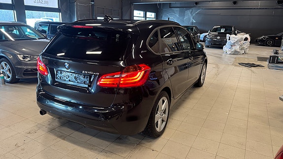 BMW 225xe 4 of 24