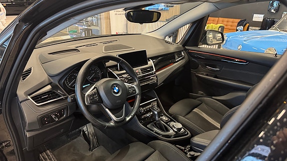 BMW 225xe 16 of 24