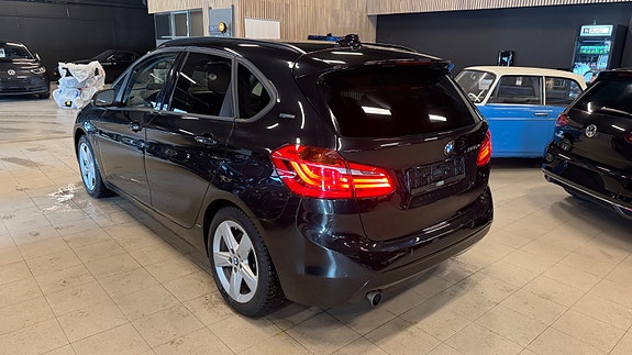 BMW 225xe 3 of 24