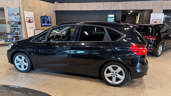 BMW 225xe 2 of 24