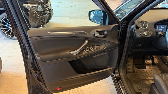 Ford S-MAX 12 of 18
