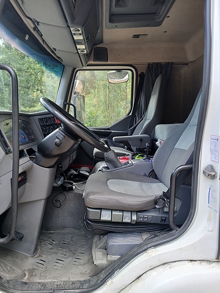 Renault Mid 220 cdi 2 of 10