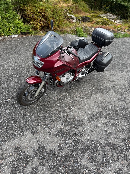 Yamaha XJ 900 Diversion 6 of 12