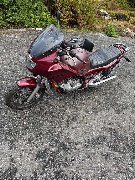 Yamaha XJ 900 Diversion 8 of 12
