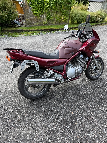Yamaha XJ 900 Diversion 10 of 12