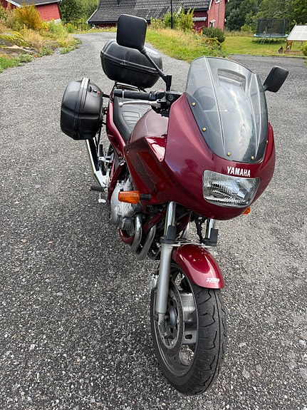 Yamaha XJ 900 Diversion 2 of 12