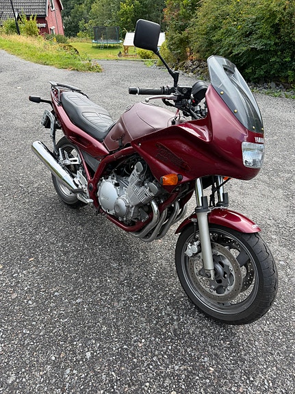 Yamaha XJ 900 Diversion 9 of 12