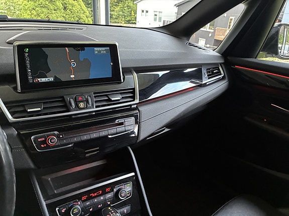 BMW 225xe 15 of 17