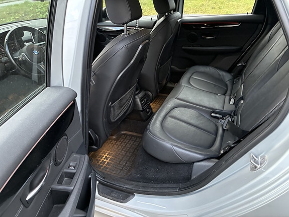 BMW 225xe 10 of 17