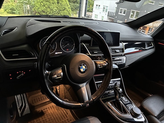 BMW 225xe 16 of 17