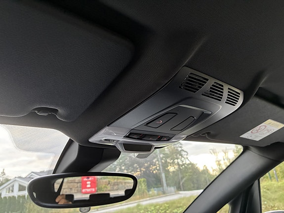 BMW 225xe 13 of 17