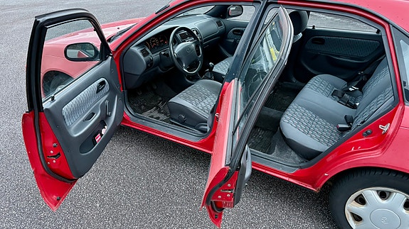 Toyota Corolla 13 of 24
