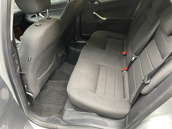 Ford Mondeo 12 of 21
